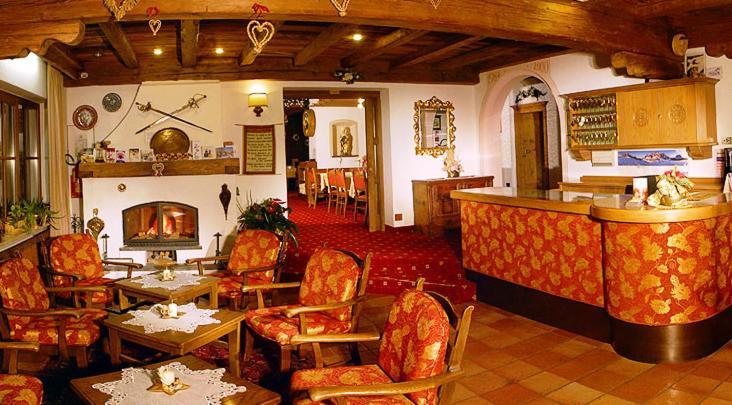 Hotel Dolomites Inn Canazei Exterior photo